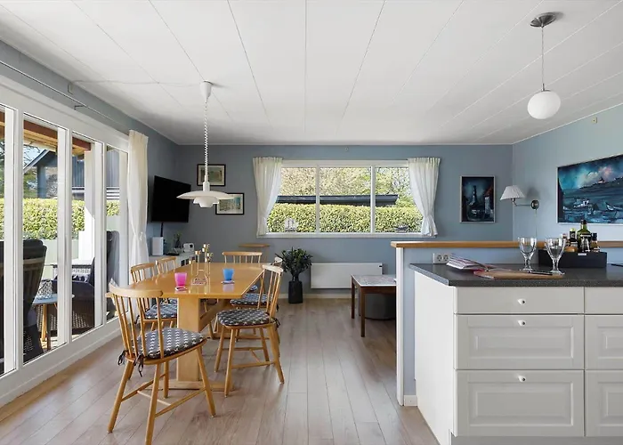 4717-ronne-fosforitvej-30 * Rønne